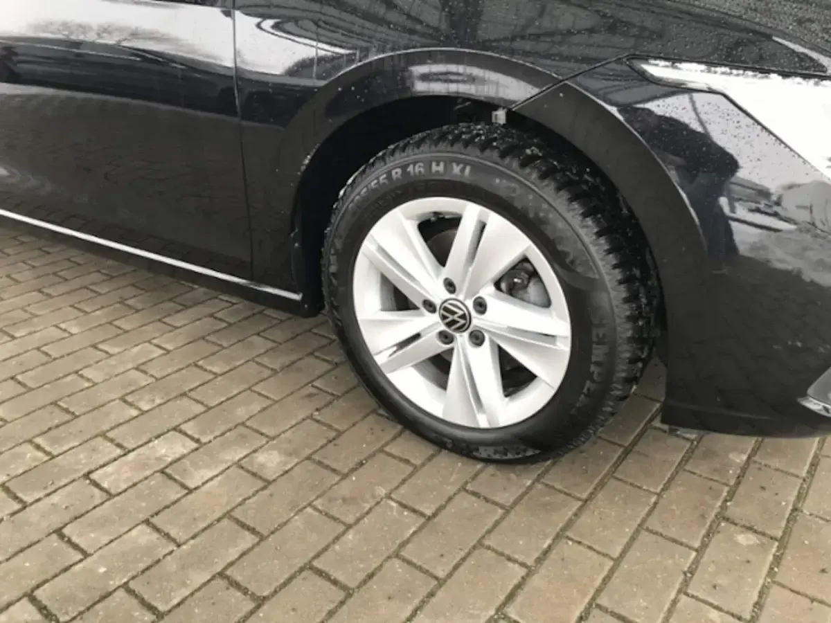 Gebraucht VW Golf VIII Life 131 PS (96 kW) 2022 Schwarz Kombi