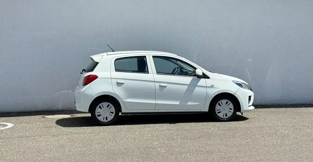 Gebraucht Mitsubishi Space Star Spirit 71 PS (52 kW) 2021 Weiß Kleinwagen