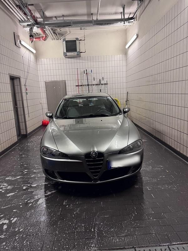 Silber Gebraucht 2005 Alfa Romeo 147 Kleinwagen | 400 € (Superpreis) - Bild 1/4