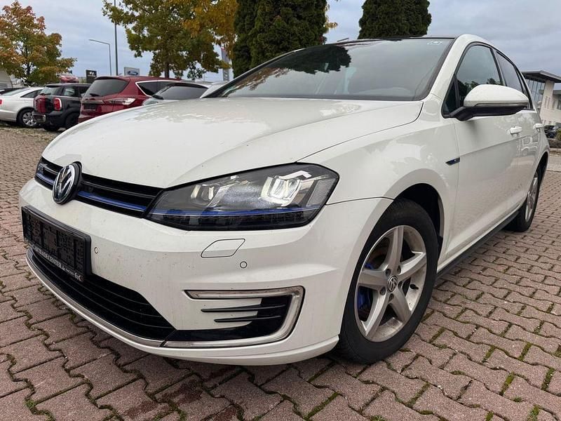 Weiß Gebraucht 2016 VW Golf VII GTE Limousine | 10.990 € (Fairer Preis) - Bild 1/4
