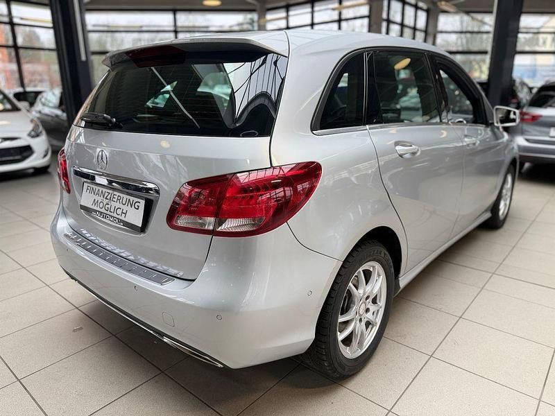 Gebraucht Mercedes B180 122 PS (89 kW) 2016 Silber Van / Kleinbus