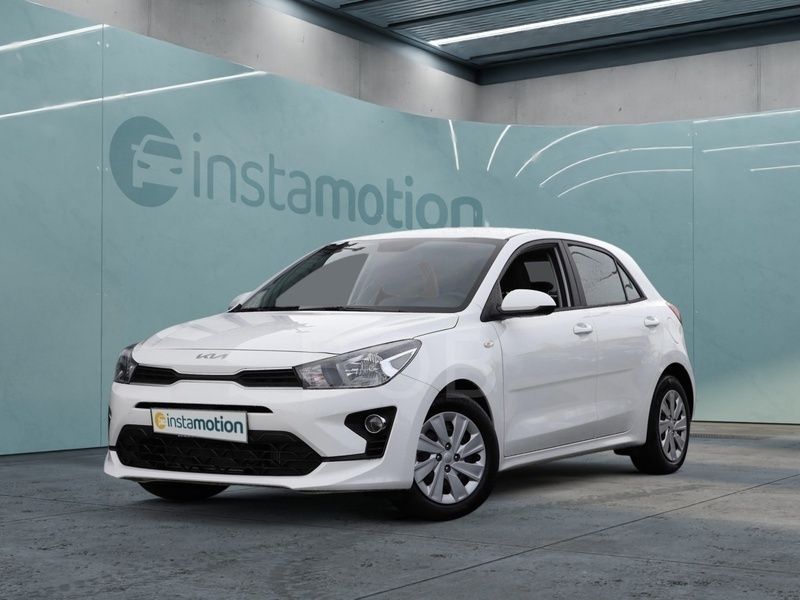 Weiß Gebraucht 2023 Kia Rio Spirit Limousine | 17.788 € (Fairer Preis) - Bild 1/4