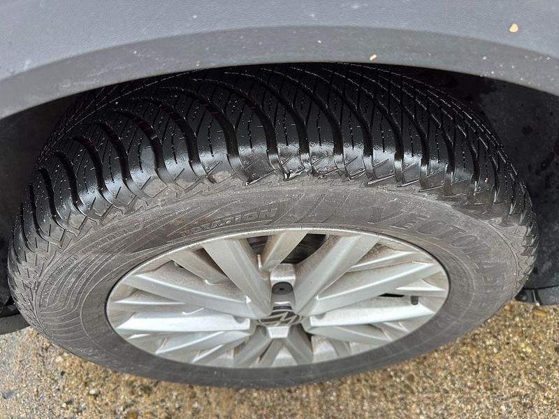 Gebraucht VW T-Roc Life 110 PS (80 kW) 2023 Kings red SUV