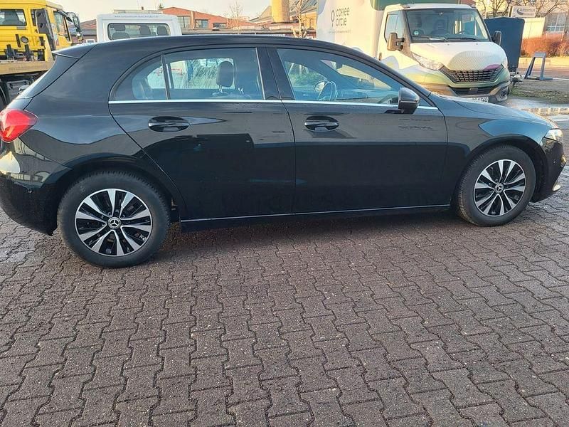 Gebraucht Mercedes A200 150 PS (110 kW) 2021 Schwarz Limousine