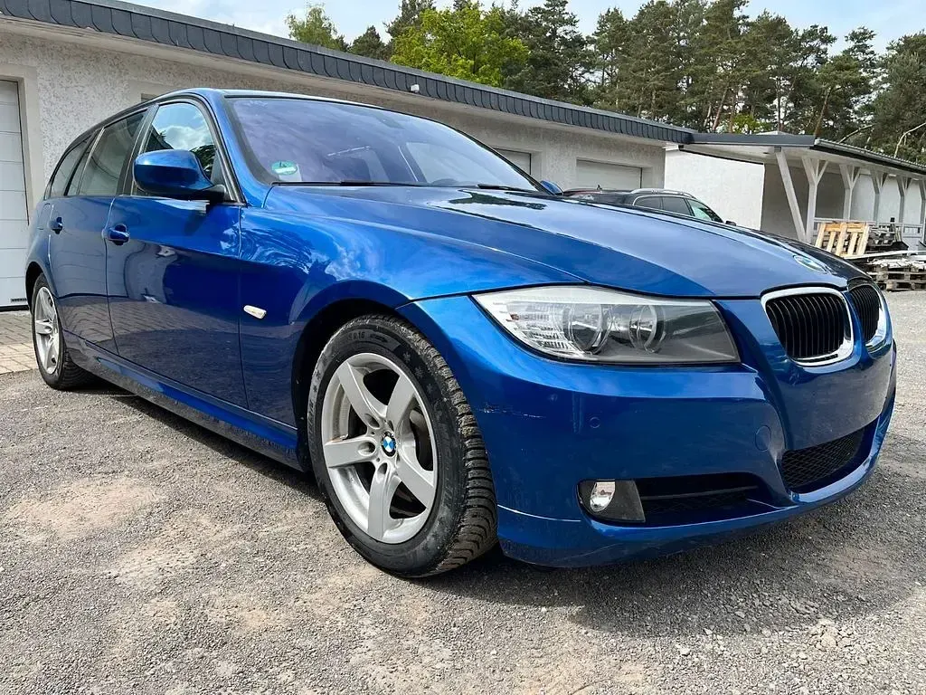 Gebraucht BMW 320 170 PS (125 kW) 2010 Blau Kombi