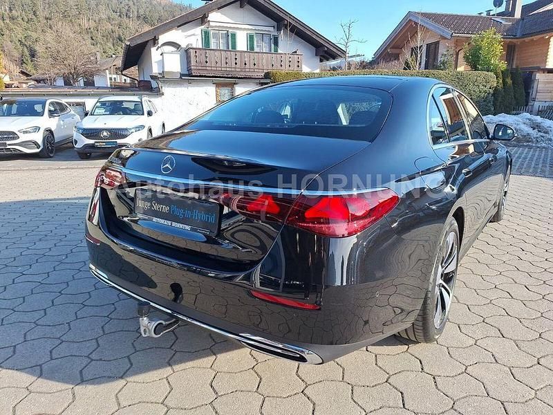 Gebraucht Mercedes E300 Avantgarde 313 PS (230 kW) 2025 Metalliclack obsidianschwarz Kombi