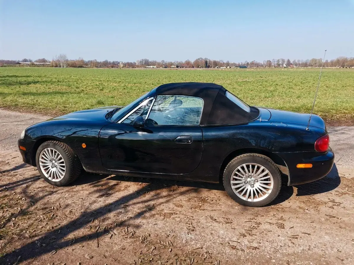 Usata Mazda MX5 110 CV (80 kW) 2005 Rosso Cabrio
