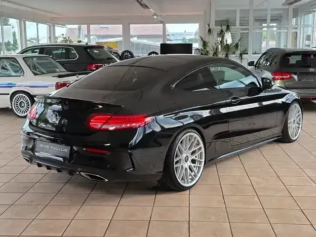 Gebraucht Mercedes C400 333 PS (244 kW) 2018 Schwarz Coupé