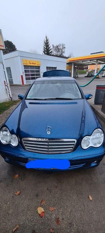 Blau Gebraucht 2004 Mercedes C180 Classic Limousine | 7.000 € (Teuer) - Bild 1/4