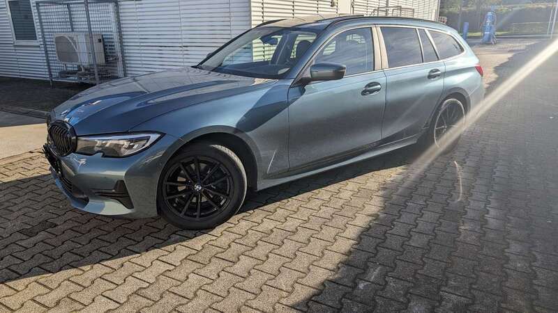 Gebraucht 2020 BMW 318 Kombi | 27.200 € (Teuer) - Bild 1/4