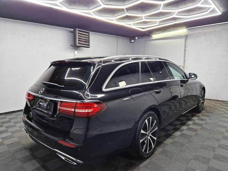 Gebraucht Mercedes E300 Avantgarde 194 PS (142 kW) 2021 Schwarz Limousine
