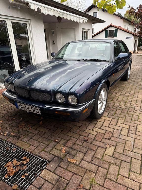 Blau Gebraucht 1998 Jaguar XJR Limousine | 4.950 € - Bild 1/4