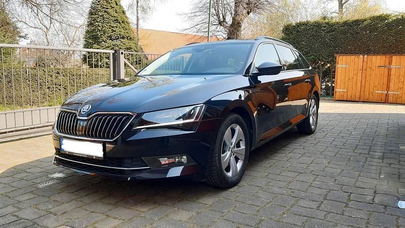 Schwarz Gebraucht 2018 Skoda Superb Kombi | 17.500 € (Guter Preis) - Bild 1/4