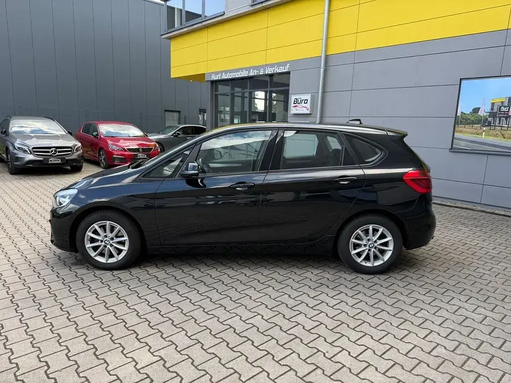 Gebraucht BMW 218 Basis 136 PS (100 kW) 2015 Saphirschwarz Van / Kleinbus