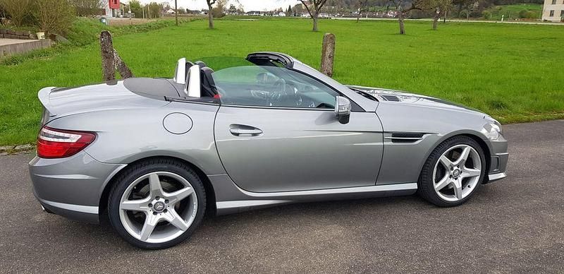 Grau Gebraucht 2011 Mercedes SLK250 AMG line Cabrio | 11.990 € (Fairer Preis) - Bild 1/4