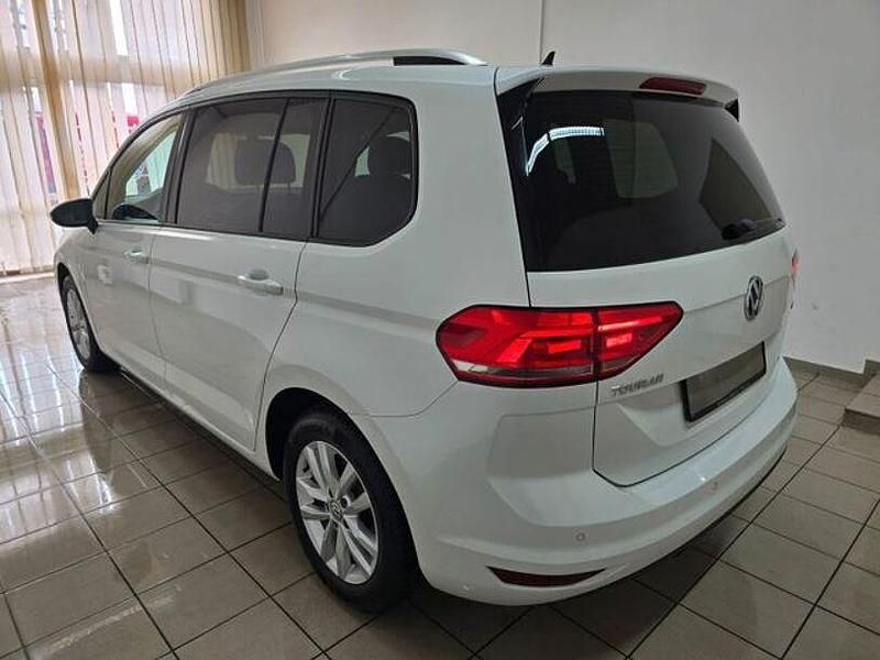 Gebraucht VW Touran Allstar 110 PS (80 kW) 2017 Weiß Van / Kleinbus