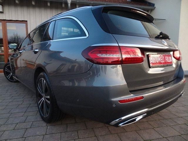 Gebraucht Mercedes E400 Avantgarde 330 PS (242 kW) 2022 Grau Limousine