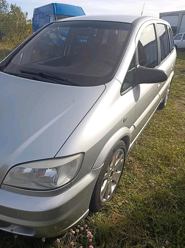 Grau Gebraucht 2003 Opel Zafira Van / Kleinbus | 3.100 € (Fairer Preis) - Bild 1/4