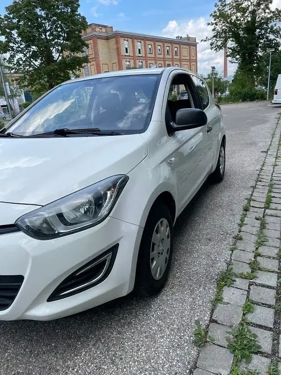 Gebraucht Hyundai i20 Edition 86 PS (63 kW) 2014 Silber Kleinwagen