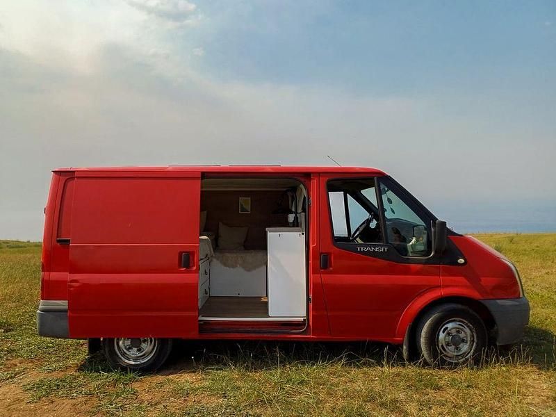 Rot Gebraucht 2010 Ford Transit Van / Kleinbus | 10.500 € - Bild 1/4