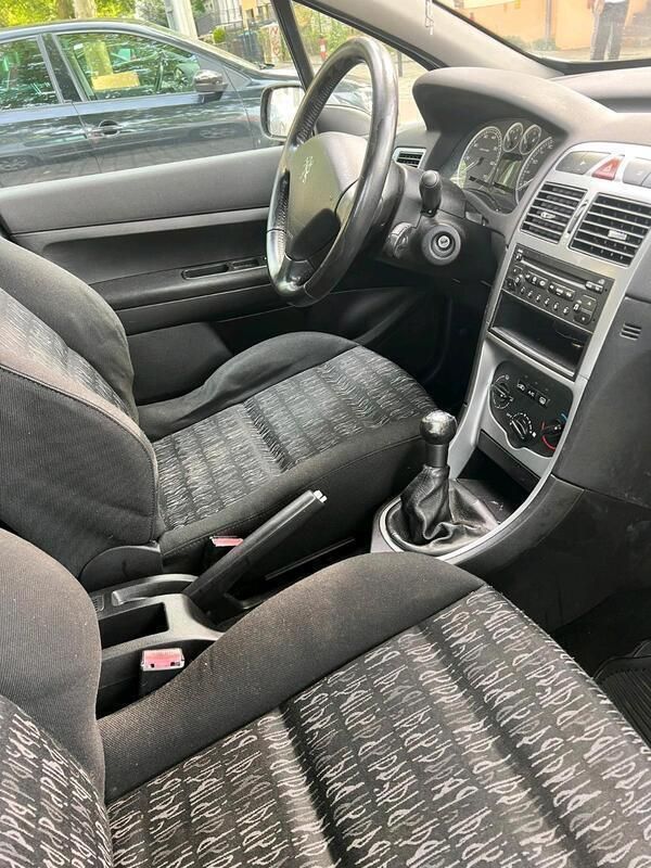 Grau Gebraucht 2005 Peugeot 307 Limousine | 1.000 € - Bild 1/4
