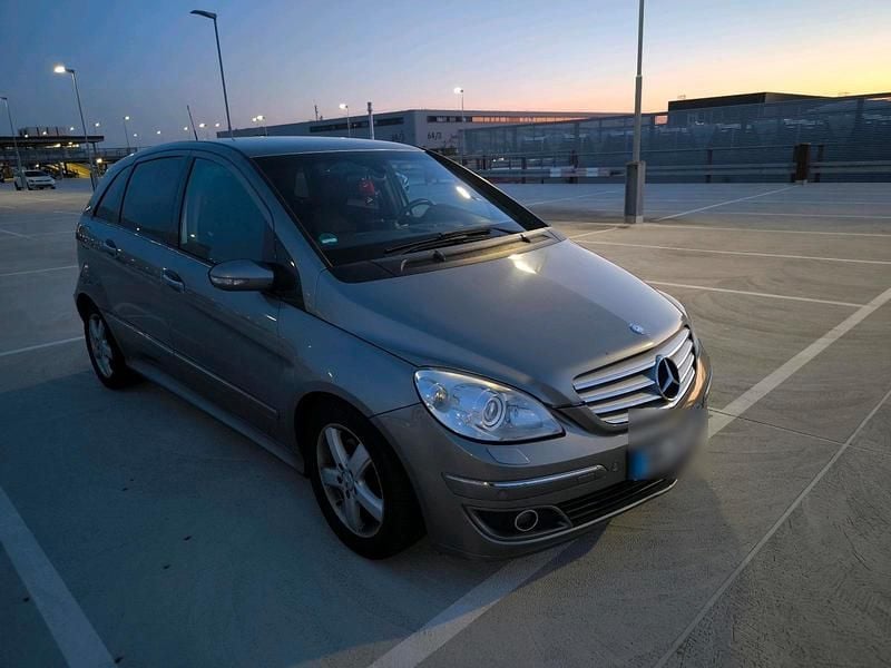 Grau Gebraucht 2006 Mercedes B200 Van / Kleinbus | 5.500 € (Fairer Preis) - Bild 1/4