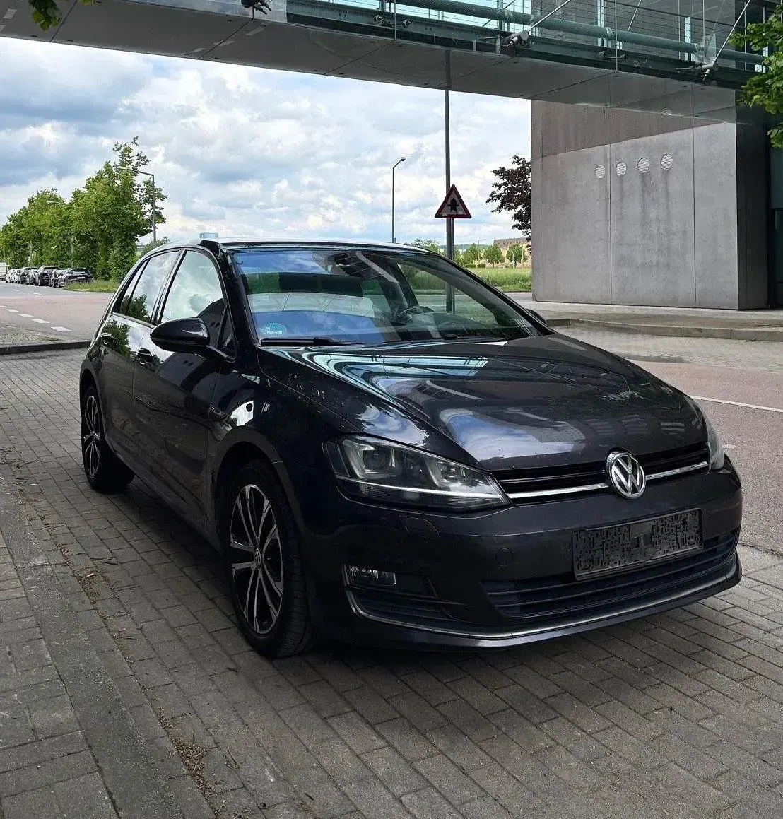 Używany VW Golf VII LOUNGE 110 KM (80 kW) 2016 Szary Sedan/Limuzyna