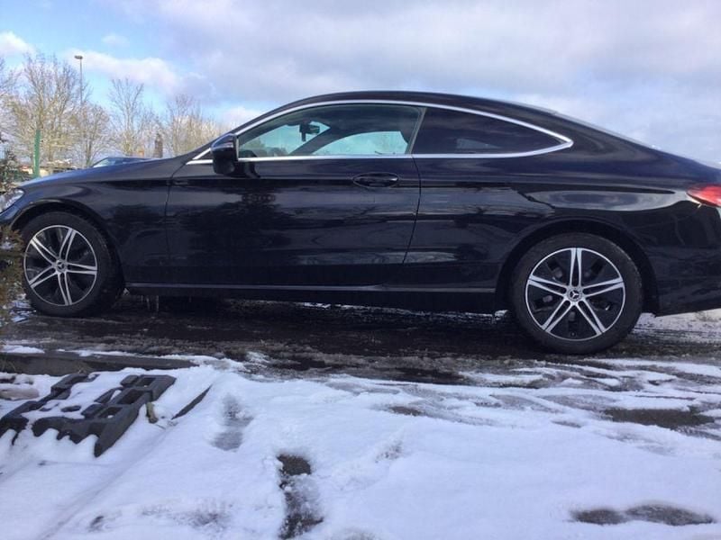 Gebraucht Mercedes C220 194 PS (142 kW) 2021 Schwarz Coupé