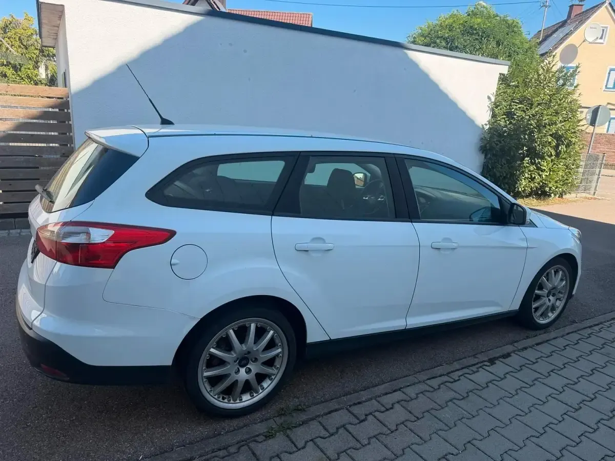 Gebraucht Ford Focus 2014 Weiß Kombi