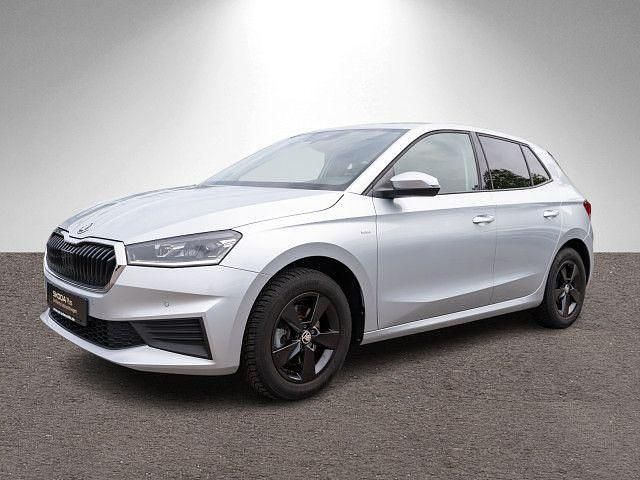 Brilliantsilber metallic Gebraucht 2022 Skoda Fabia Tour Limousine | 18.930 € (Fairer Preis) - Bild 1/4
