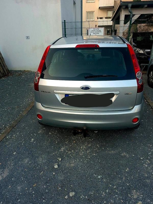 Gebraucht Ford Fiesta 68 PS (50 kW) 2007 Grau Kleinwagen