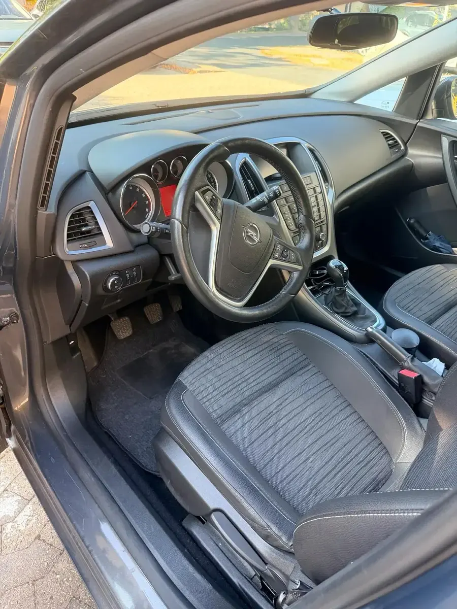 Gebraucht Opel Astra 120 PS (88 kW) 2014 Grau Kombi