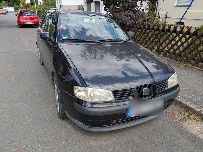 Schwarz Gebraucht 2001 Seat Ibiza Limousine | 300 € - Bild 1/4
