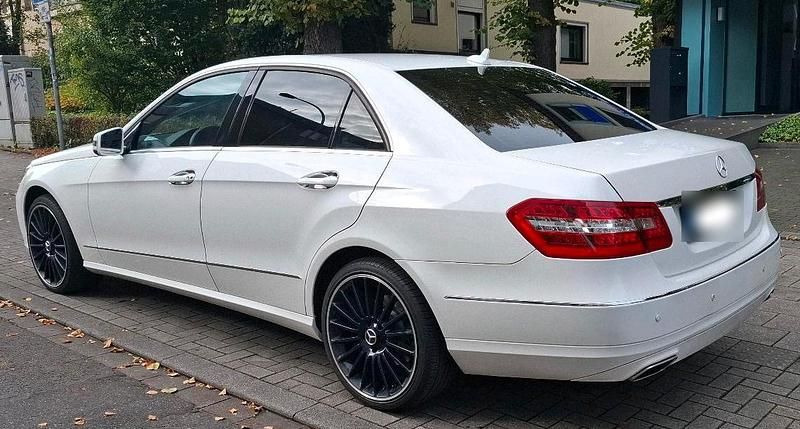 Gebraucht Mercedes E200 Avantgarde 136 PS (100 kW) 2012 Weiß Limousine