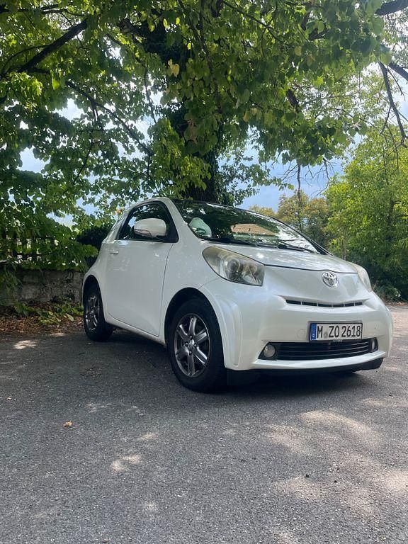 Weiß Gebraucht 2009 Toyota iQ Kleinwagen | 2.300 € (Superpreis) - Bild 1/4