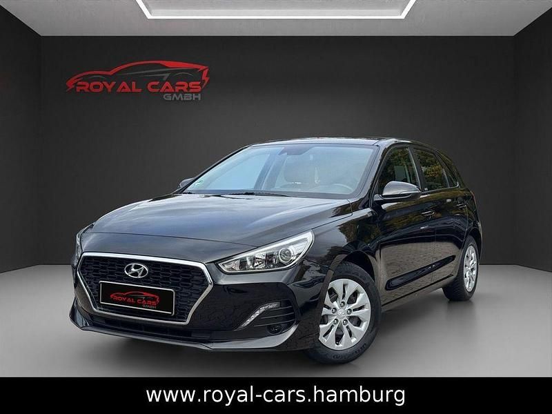 Schwarz Gebraucht 2020 Hyundai i30 Pure Limousine | 12.990 € (Fairer Preis) - Bild 1/4