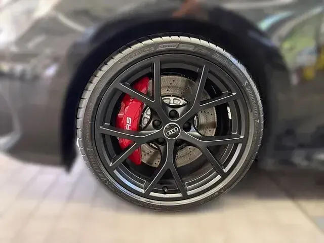 Neu Audi RS3 Sportback Premium 400 PS (294 kW) 2025 Mythosschwarz metallic Kleinwagen