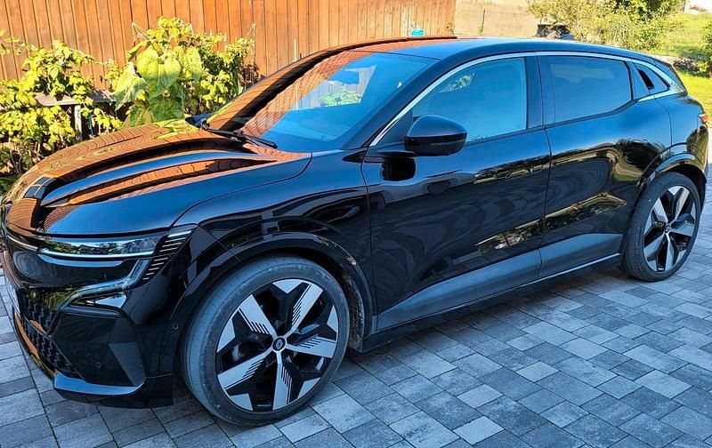 Gebraucht Renault Megane E-Tech Techno 160 kW (218 PS) 2022 Schwarz Limousine