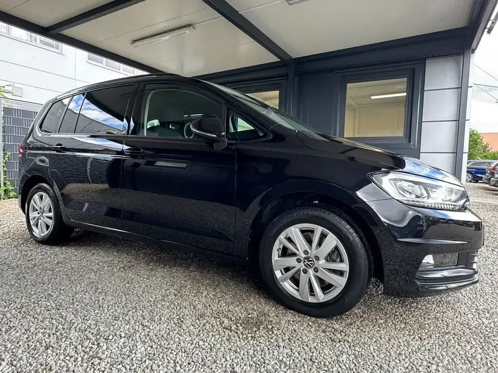 Gebraucht VW Touran 150 PS (110 kW) 2023 Schwarz Van / Kleinbus