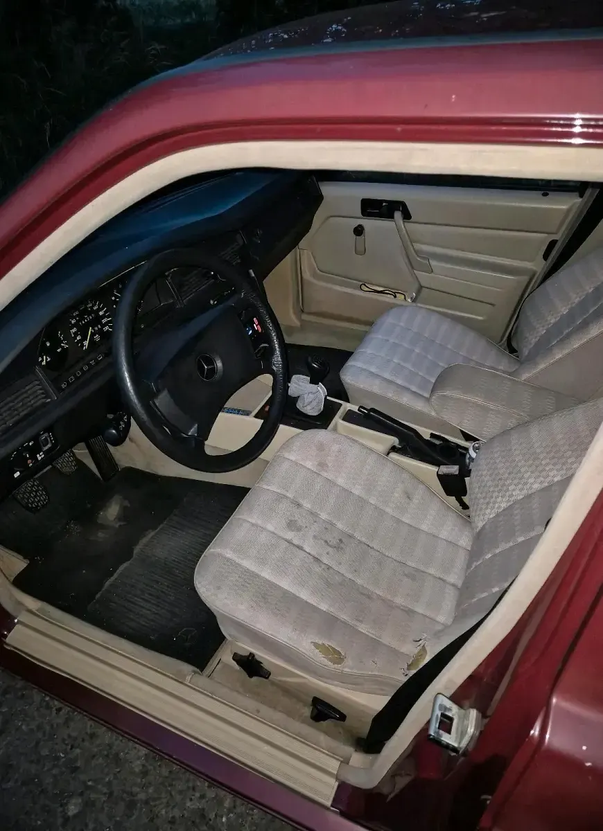 Gebraucht Mercedes 190 109 PS (80 kW) 1990 Rot Limousine