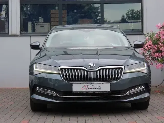 Gebraucht Skoda Superb Style 150 PS (110 kW) 2020 Grau Limousine
