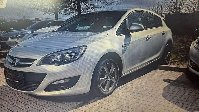 Gebraucht Opel Astra Selection 122 PS (89 kW) 2015 Silber Limousine