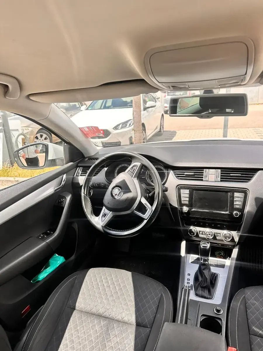 Gebraucht Skoda Octavia 150 PS (110 kW) 2015 Weiß Kombi