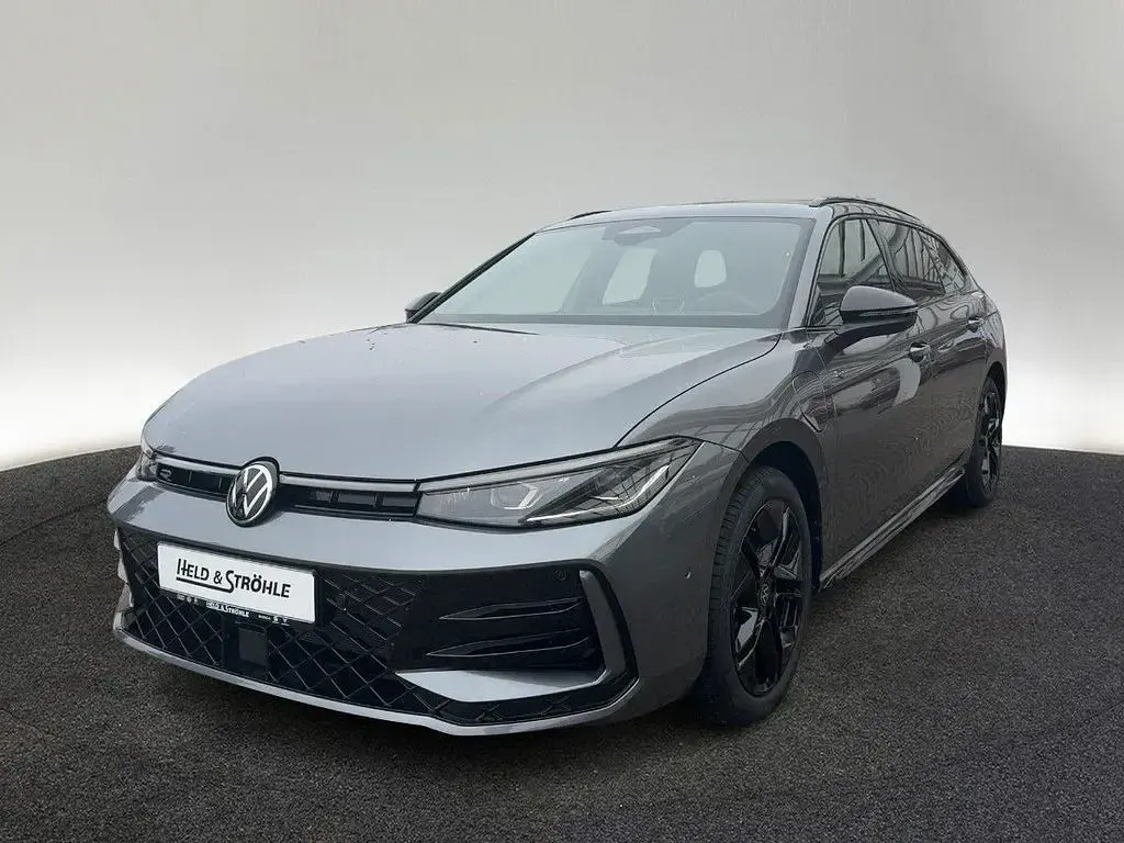 Neu VW Passat R-line 272 PS (200 kW) 2025 Diabasgrau metallic Kombi