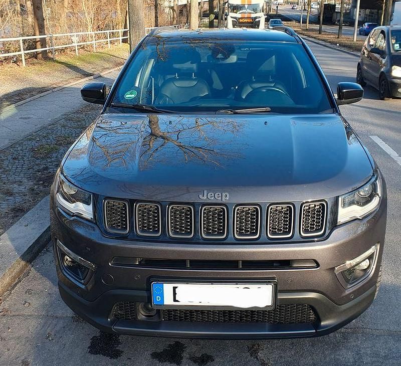 Gebraucht Jeep Compass Limited 179 PS (131 kW) 2021 Grau SUV