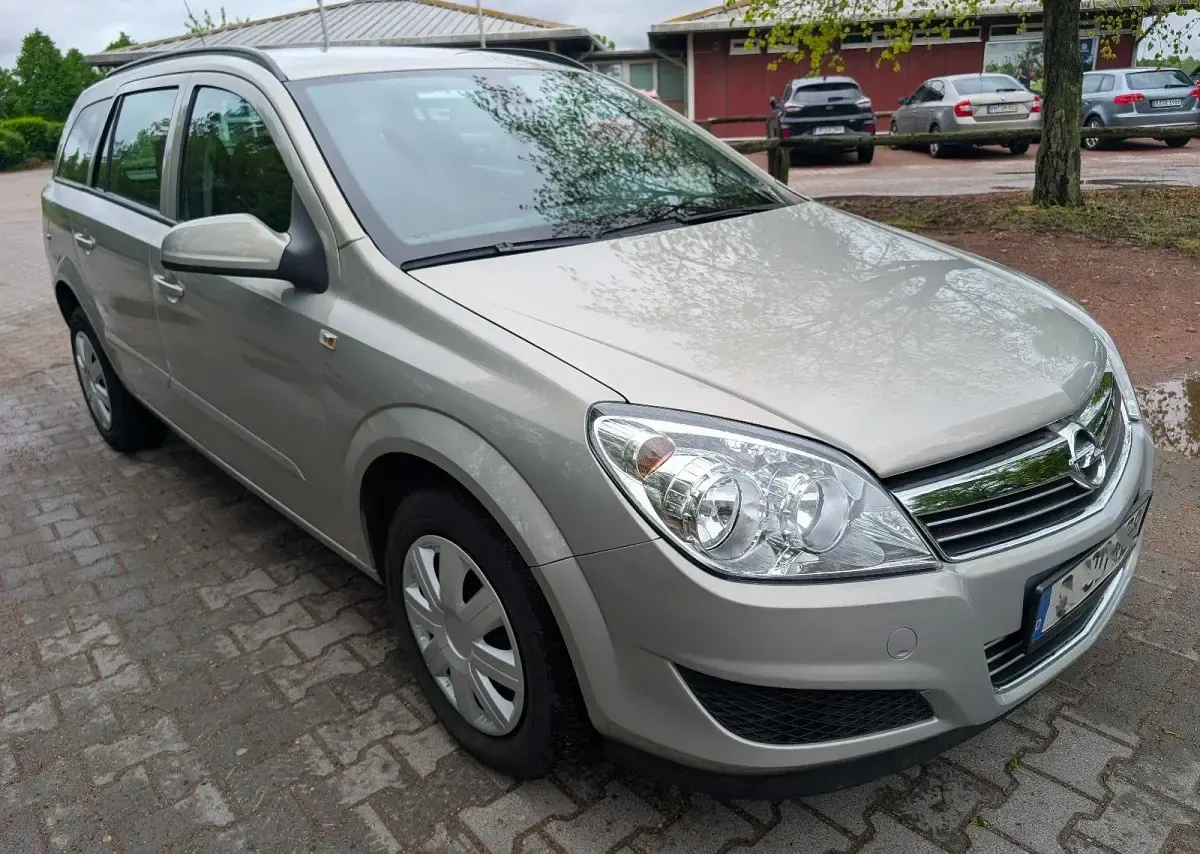 Gebraucht Opel Astra 90 PS (66 kW) 2008 Silber Kombi