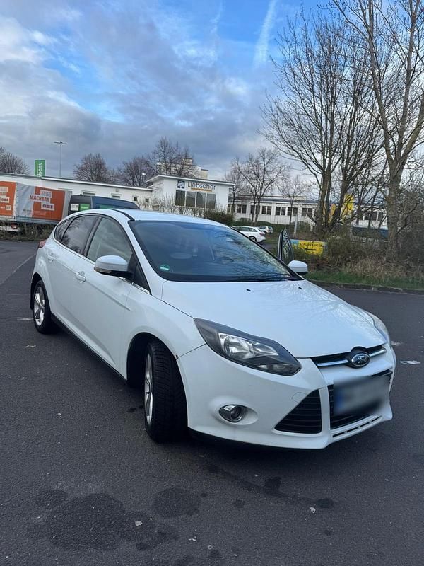Gebraucht Ford Focus 125 PS (91 kW) 2012 Weiß Limousine