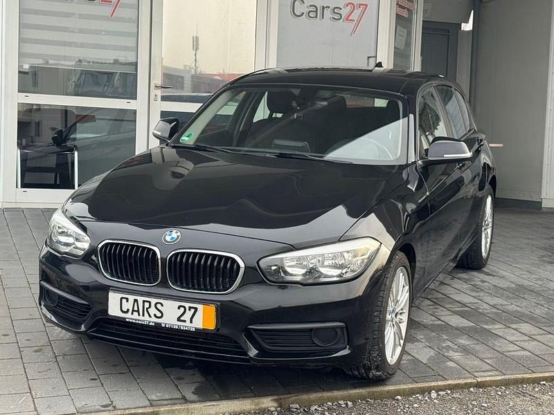 Schwarz Gebraucht 2016 BMW 118 Sport Line Kleinwagen | 14.490 € (Fairer Preis) - Bild 1/4