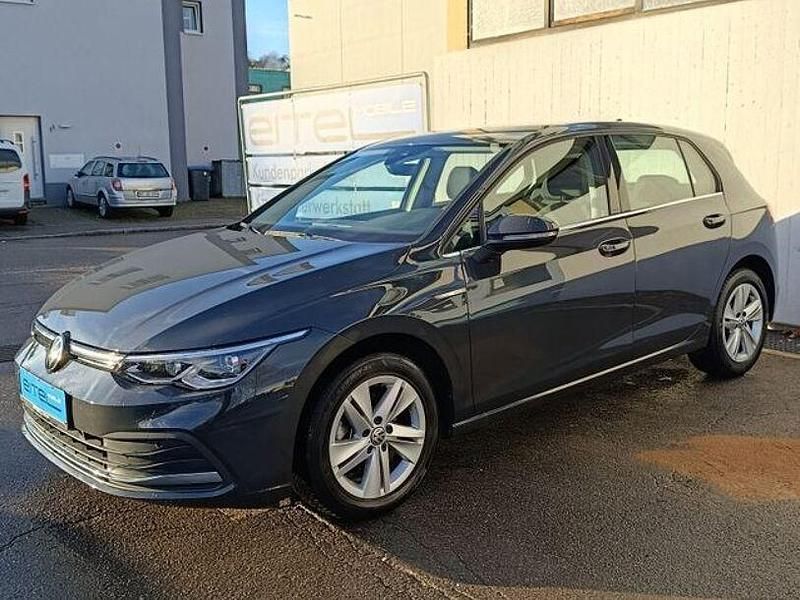 Gebraucht VW Golf VIII Style 150 PS (110 kW) 2024 Uranograu/cinza urano Limousine