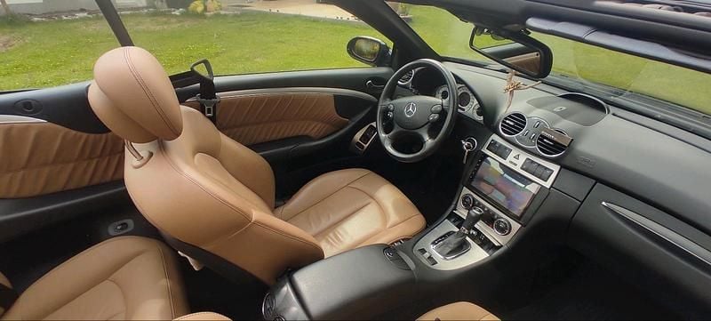 Gebraucht Mercedes CLK200 184 PS (135 kW) 2009 Schwarz Cabrio